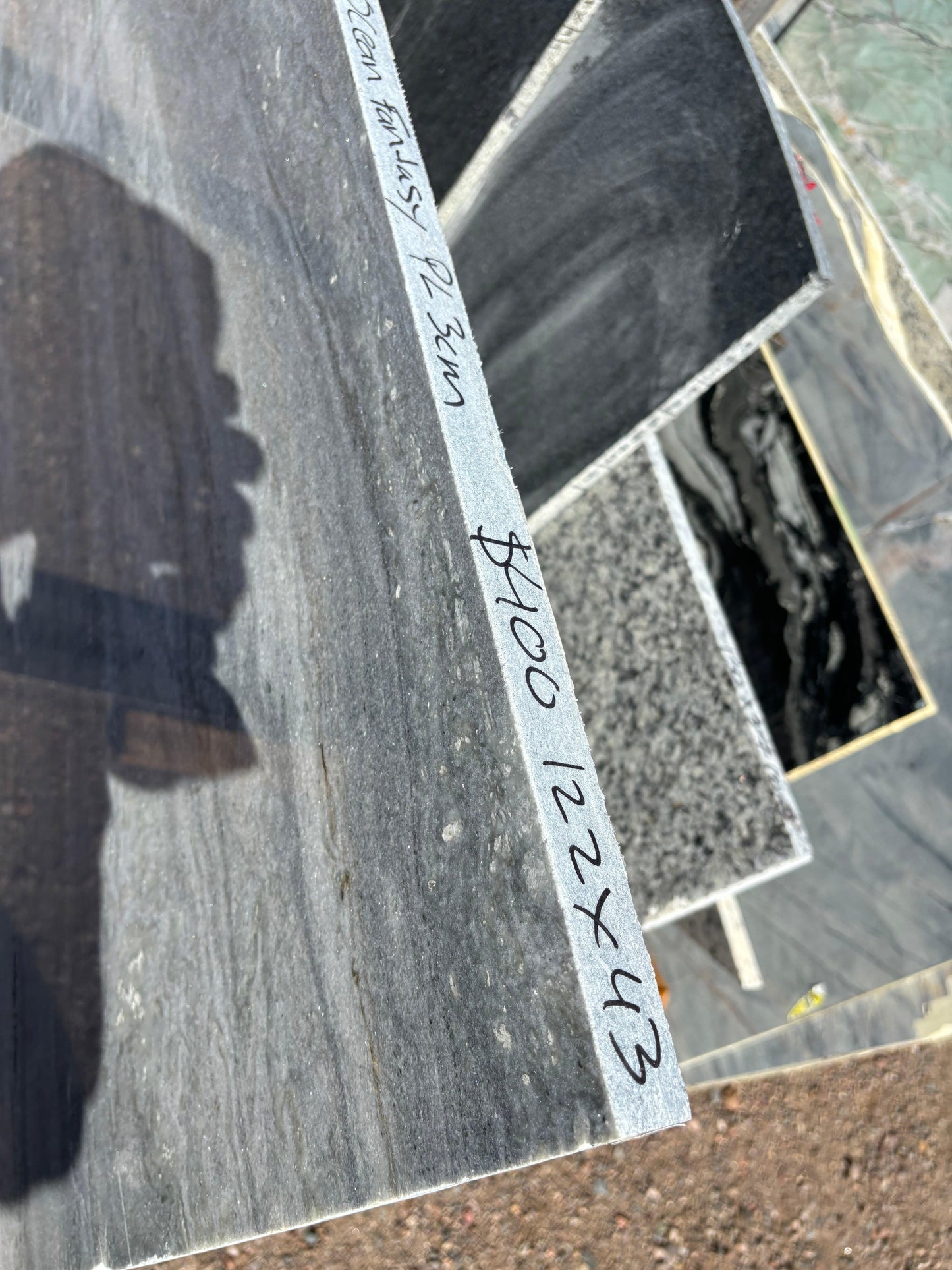 2cm, Glossy, Granite, granite remnant, Outlet Material, Remnant, thickness-2cm Granite Remnant