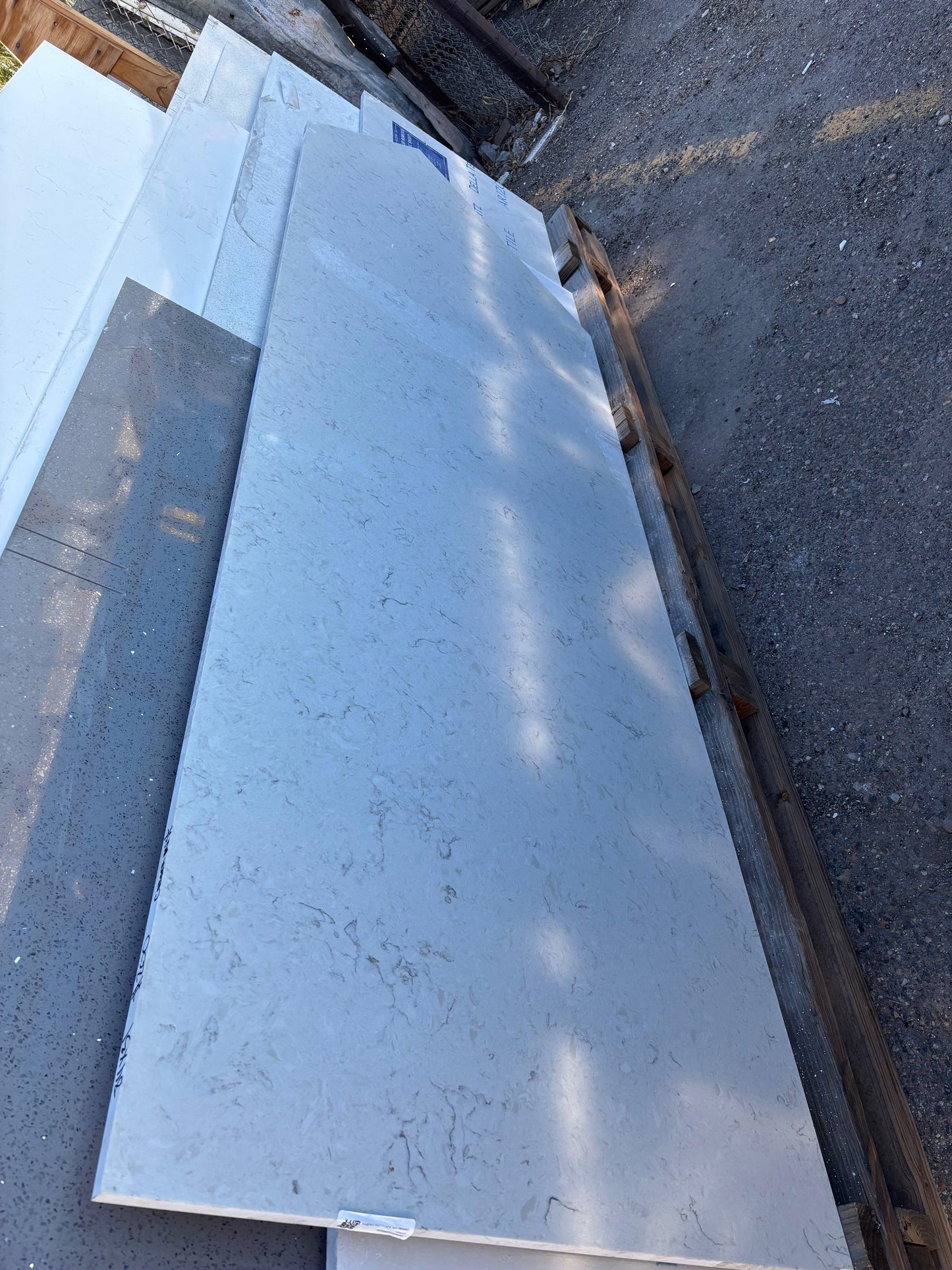 2cm, Marble, Outlet Material, Quartz, Quartz Remnant, Remnant, remnants, thickness-2cm Quartz Remnants