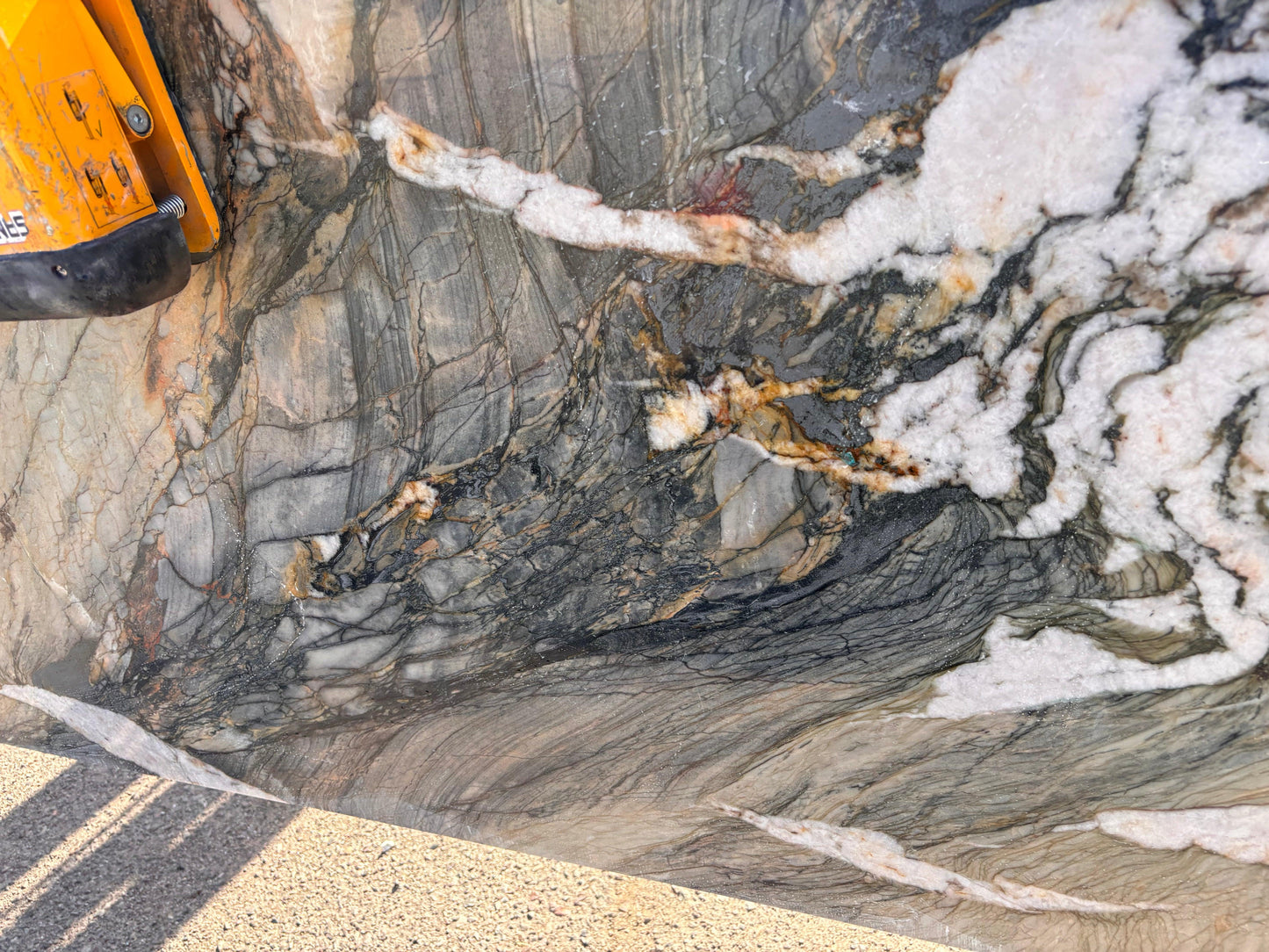 2cm, Glossy, Outlet Material, Quartzside, Rare Find, Remnant, remnants, thickness-2cm, Veins Quartzide Remnant
