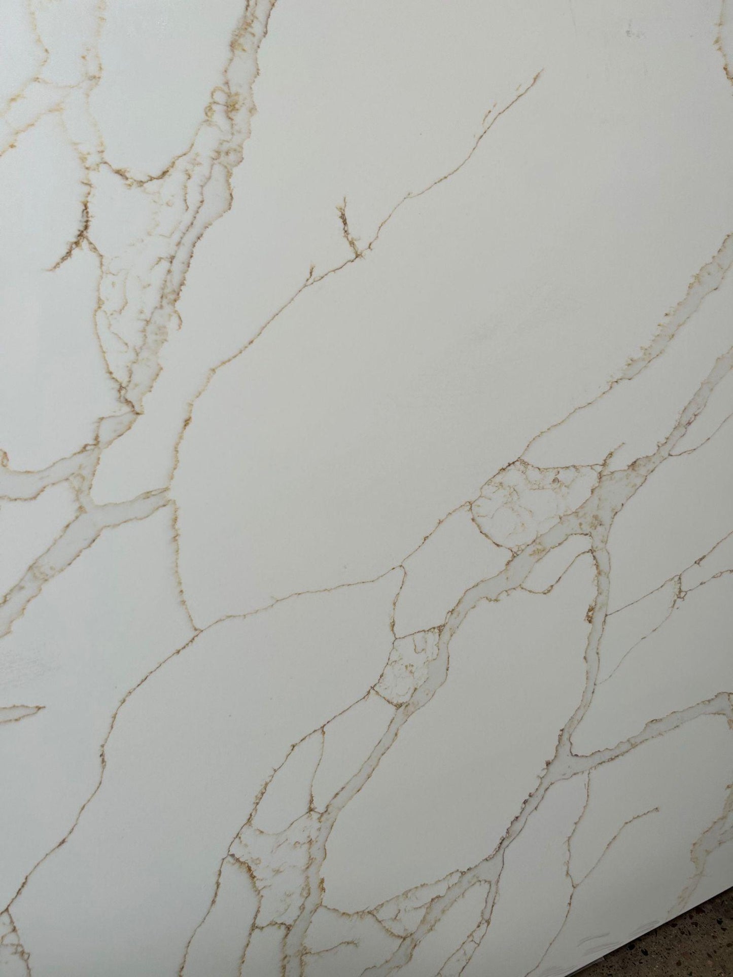 2cm, gold, gold veins, Grey, Quartz, quartz-slabs, Rare Find, thickness-2cm, Veins, white, White Quartz