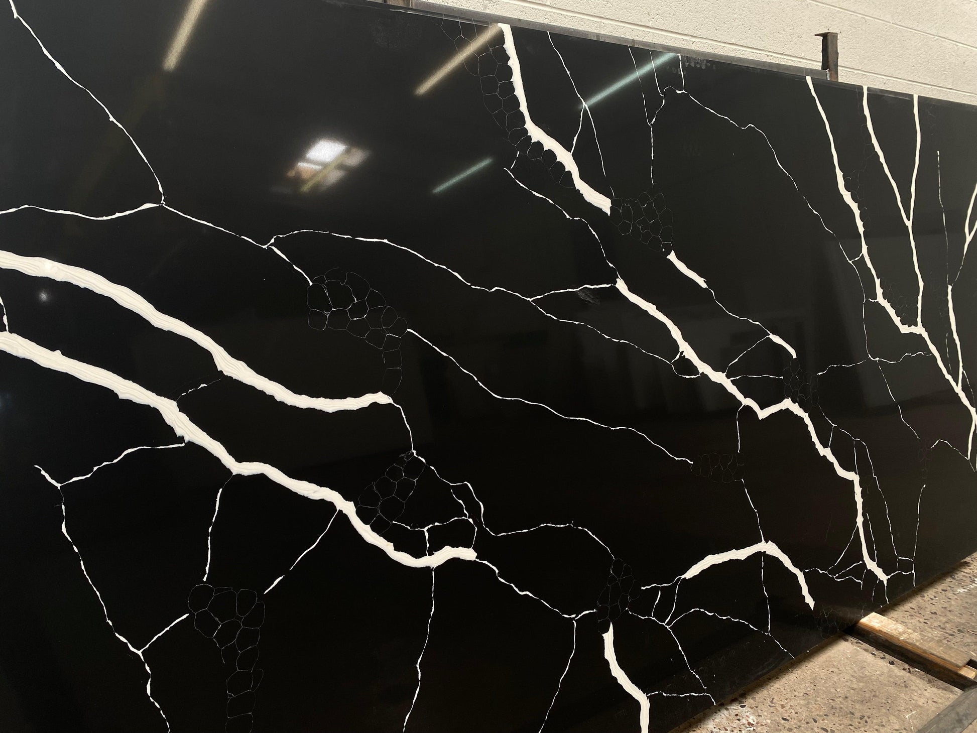 2cm, black, Full Slab, Glossy, Quartz, quartz-slabs, Rare Find, Single, thickness-2cm, Veins, White Veins