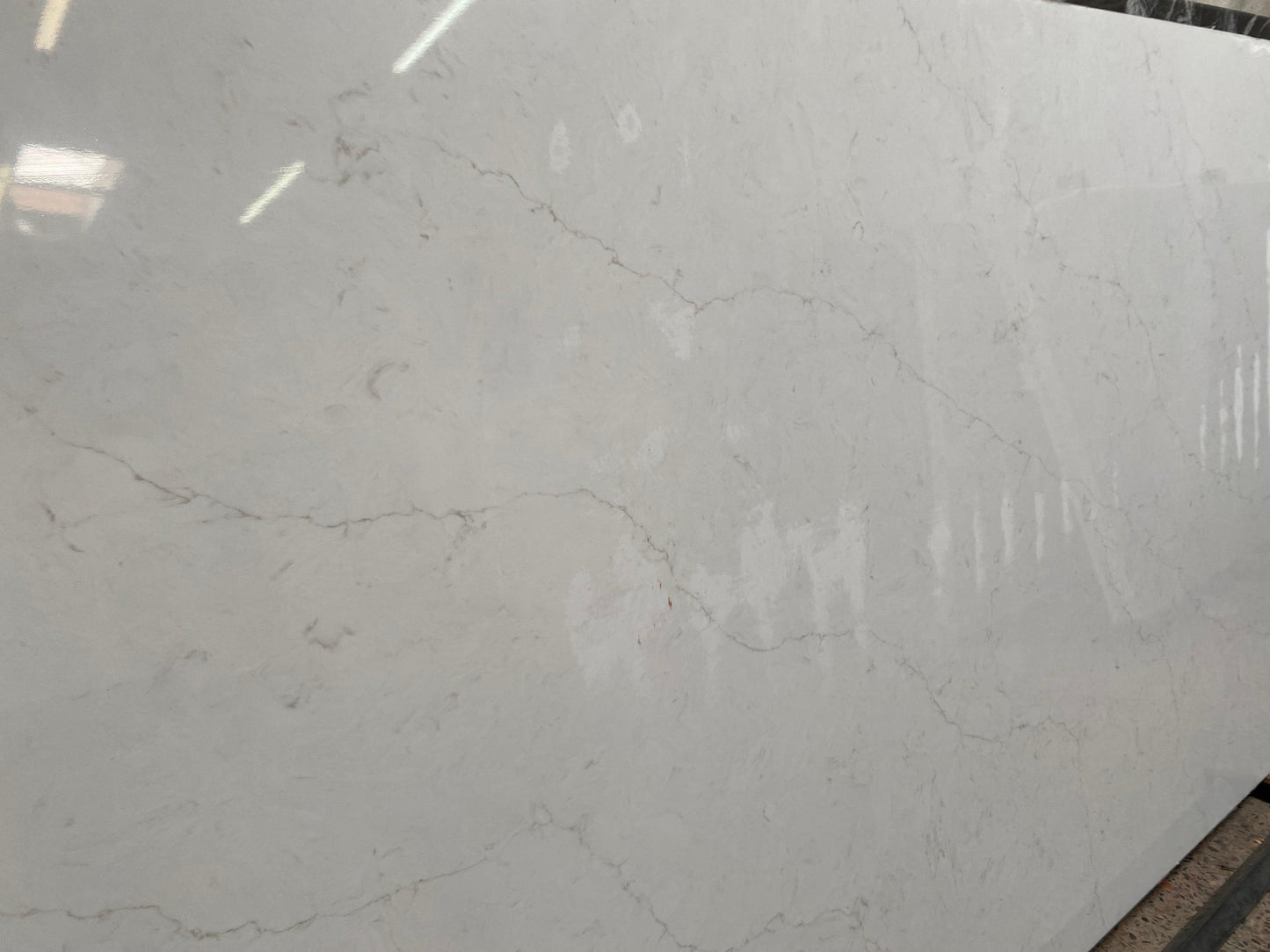 2cm, Full Slab, Glossy, gray, Gray Veins, Grey, Grey Veins, Light Veins, Outlet Material, Quartz, quartz-slabs, Single, Single Slab, thickness-2cm, Veins, white, White Quartz