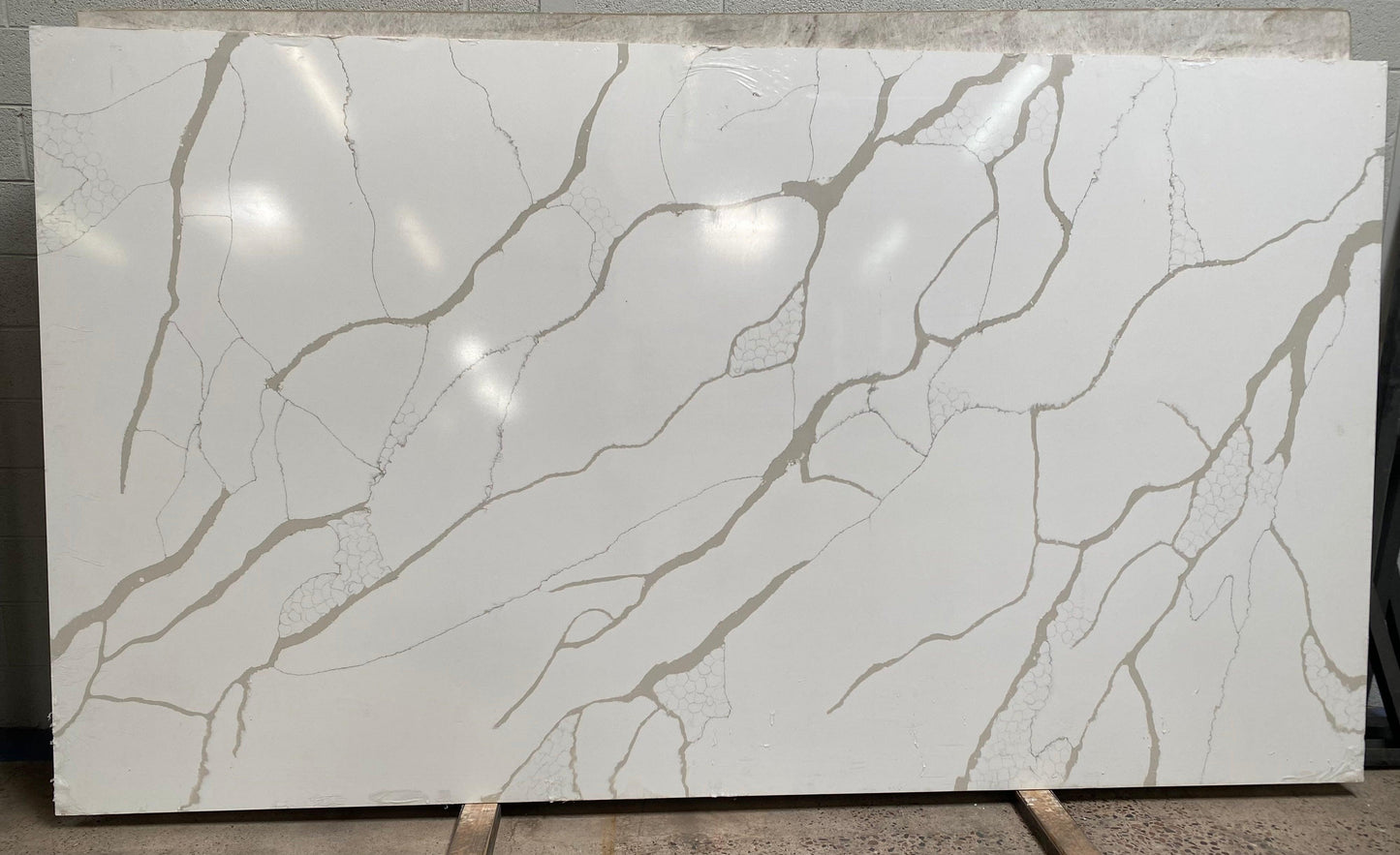 2cm, Full Slab, hide, Quartz, quartz-slabs, Rare Find, thickness-2cm, Veins, white, White Quartz Quartz Full Slab