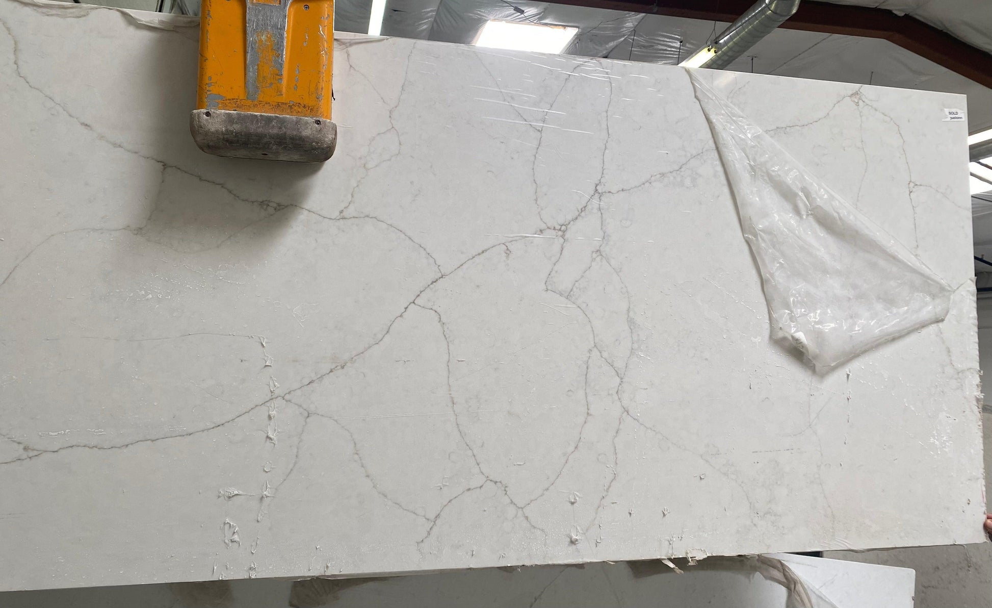 2cm, Bathroom, beige, Beige Quartz, brown, cream, Glossy, gold, Light Veins, Quartz, Rare Find, Remnant, remnants, thickness-2cm
