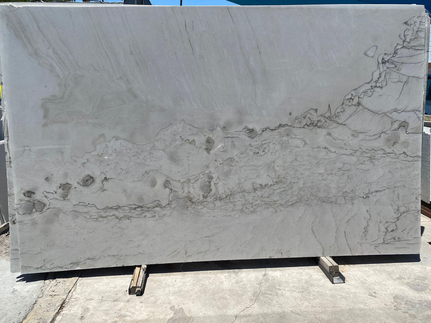 2cm, beige, brown, cream, Full Slab, Rare Find, Veins Quartzide