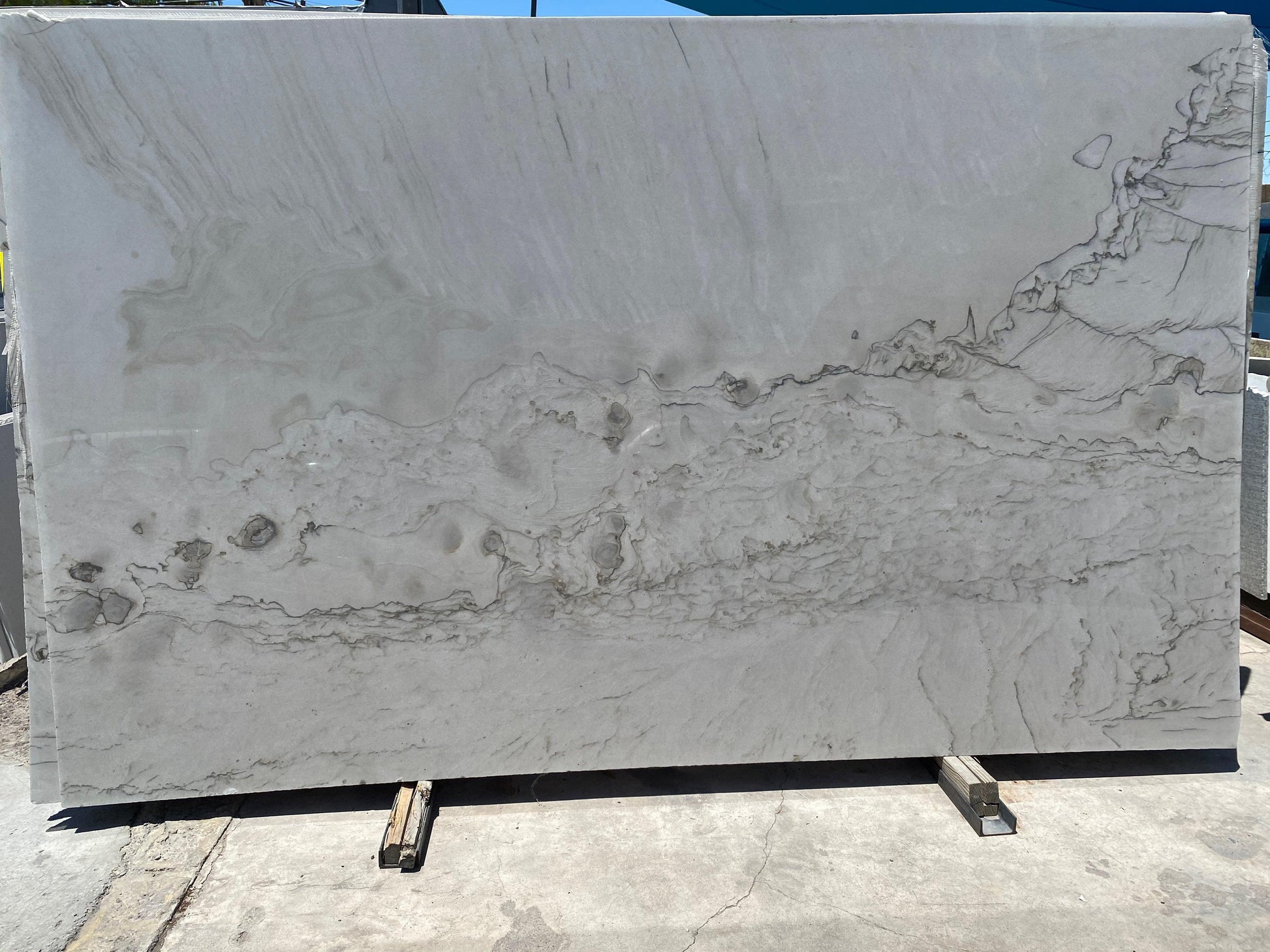 2cm, beige, brown, cream, Full Slab, Rare Find, Veins Quartzide