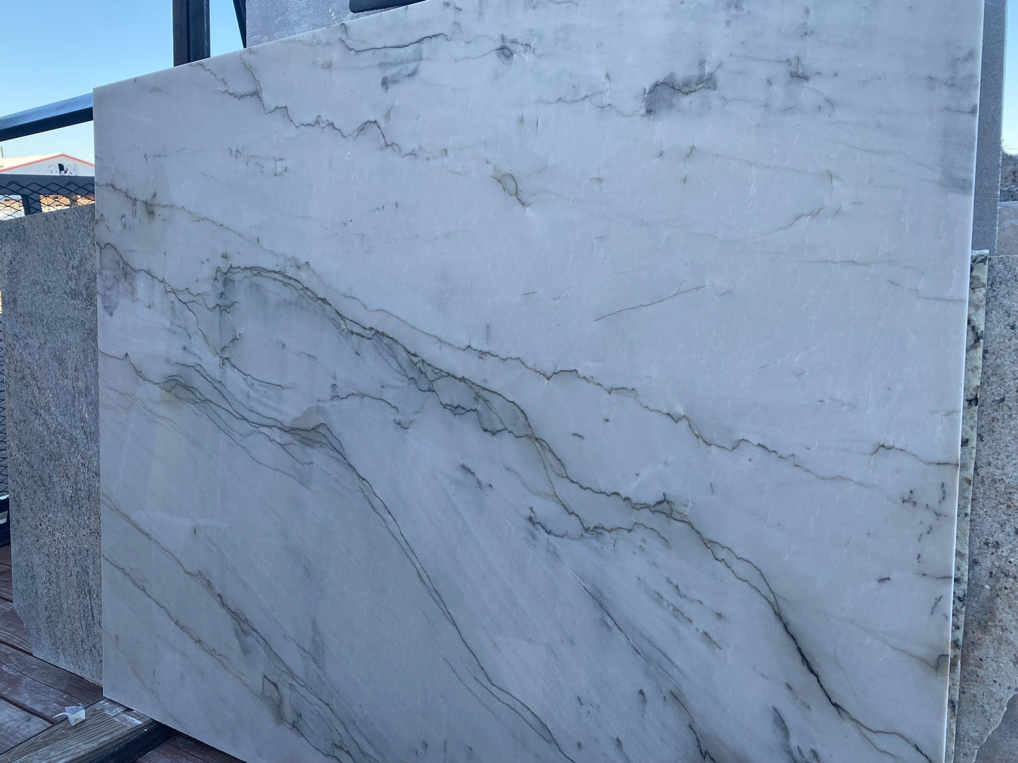 2cm, cream, Glossy, green, Grey, Light Veins, Outlet Material, Quartzide, Quartzside, Rare Find, Remnant, remnants, Single, thickness-2cm, Veins
