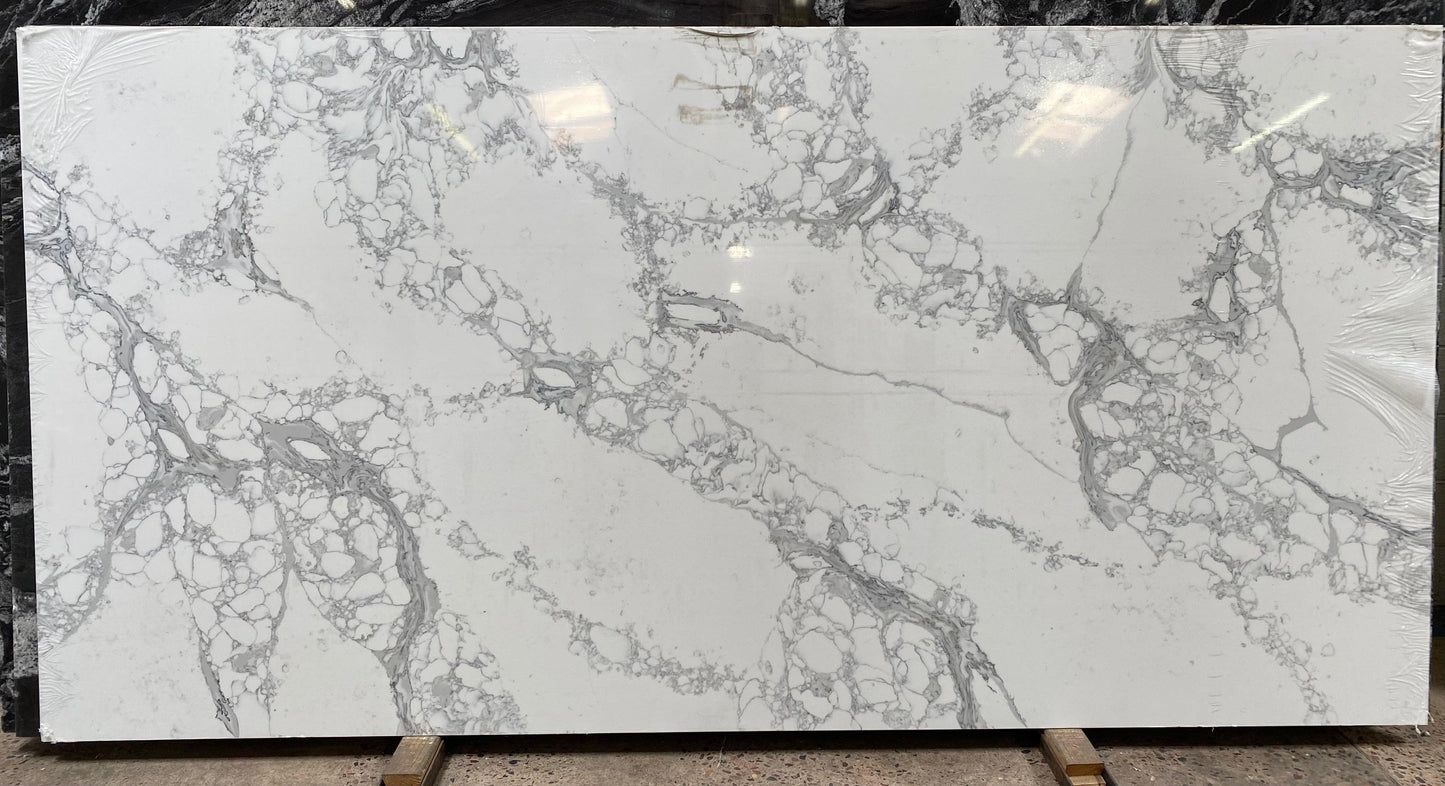 2cm, Full Slab, Glossy, gray, Gray Veins, Grey Veins, Quartz, quartz-slabs, Rare Find, thickness-2cm, Veins, white, White Quartz Quartz Full Slab