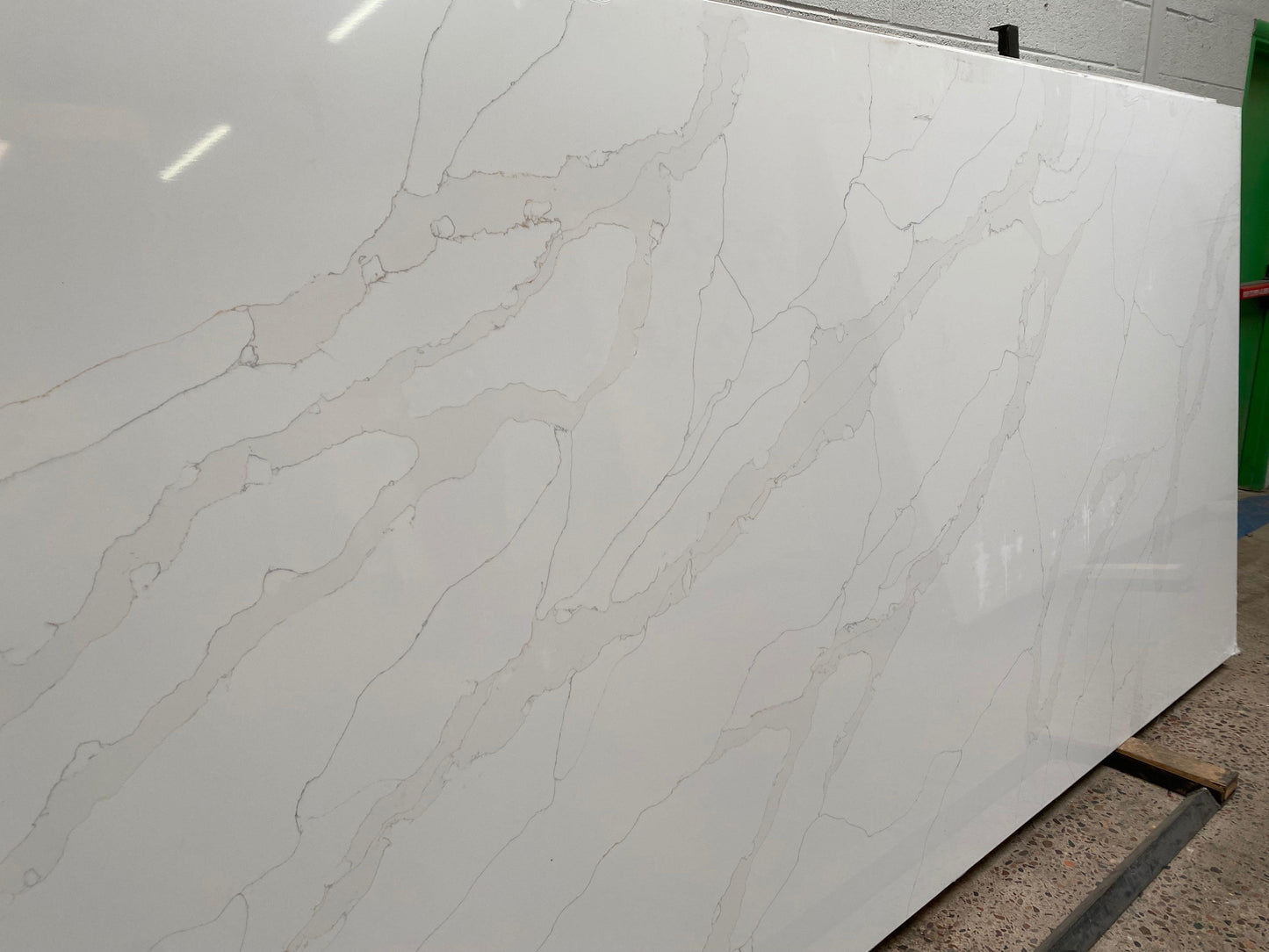 2cm, Full Slab, Glossy, Gray Veins, Grey, Grey Veins, Light Veins, Quartz, quartz-slabs, Rare Find, thickness-2cm, Veins, white, White Quartz