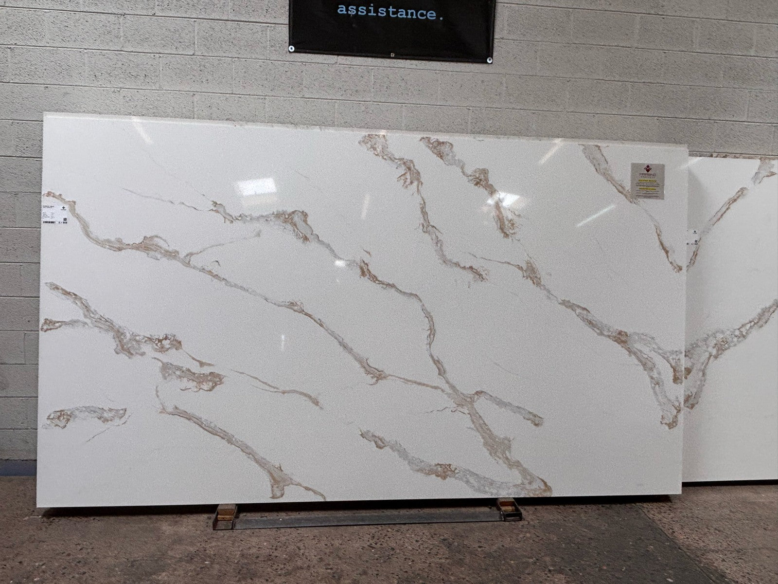Super Jumbo Quartz Everest Gold – Marbino Surfaces