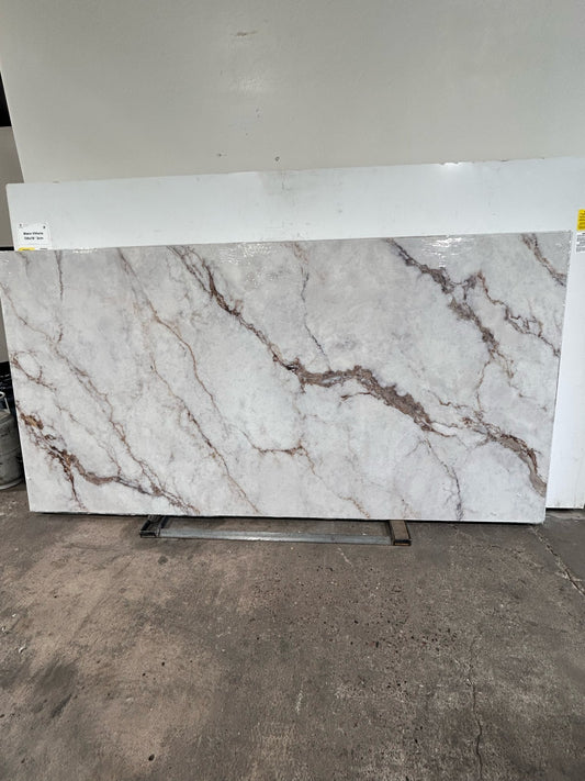 Marble-patterned quartz