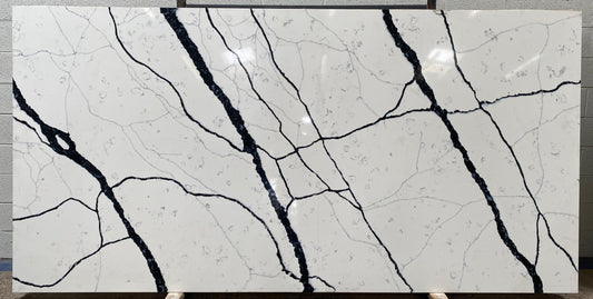  Classic marble look, white quartz with thick black veins. Full slab