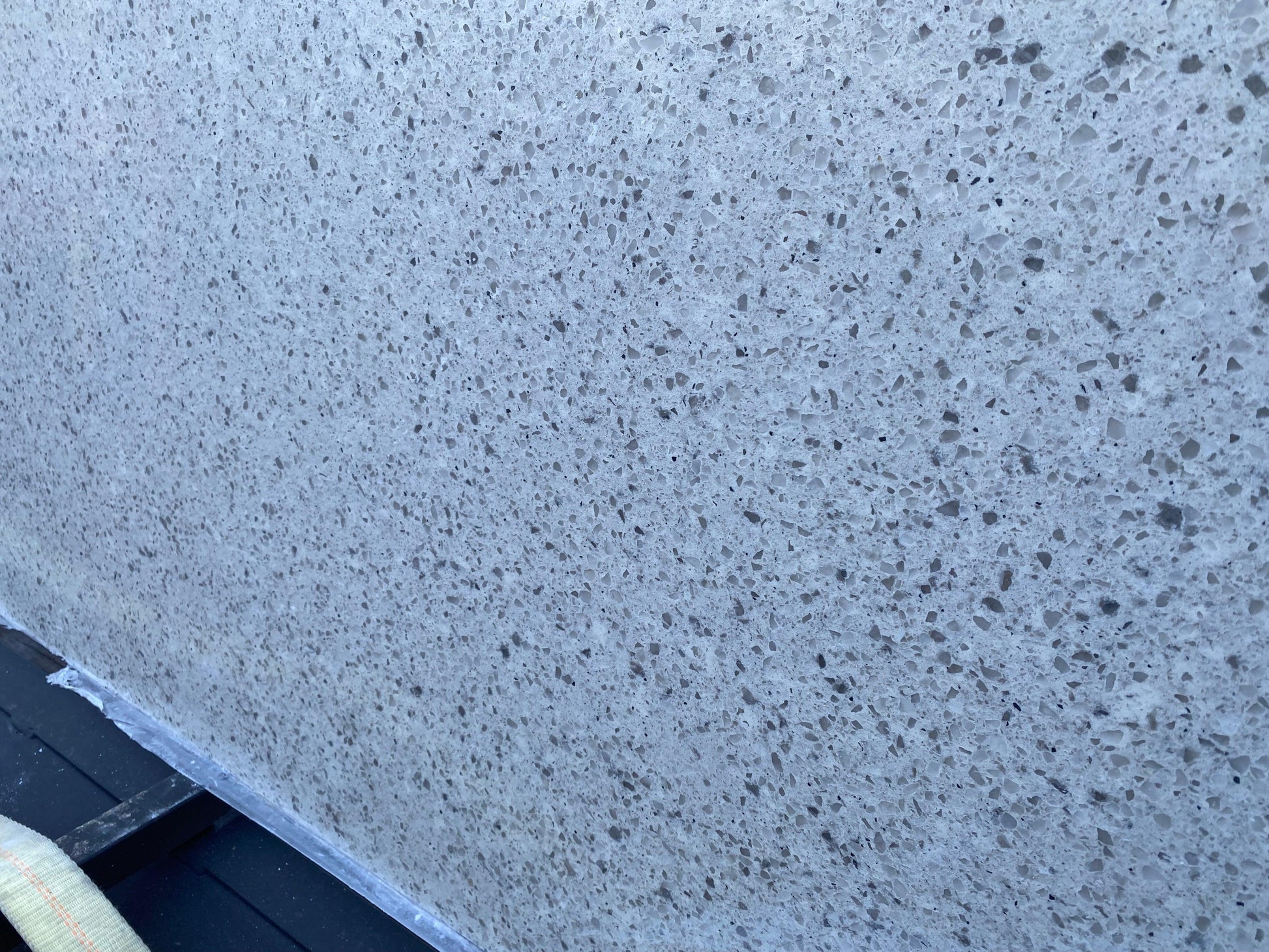 2cm, Flecks, Grey, Outlet Material, Pecks, Quartz, Quartz Remnant, Remnant, remnants, Single, thickness-2cm, White Quartz Quartz Remnants