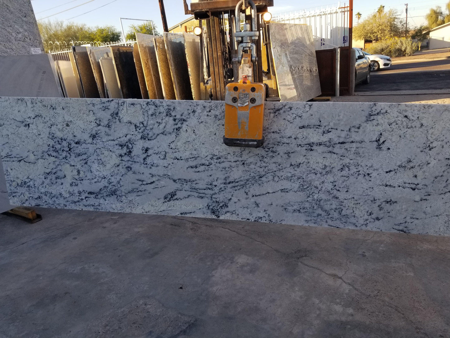 2cm, Granite, Grey Veins, Remnant, remnants Granite Remnant. Beautiful cream white granite remnant near Surprise.