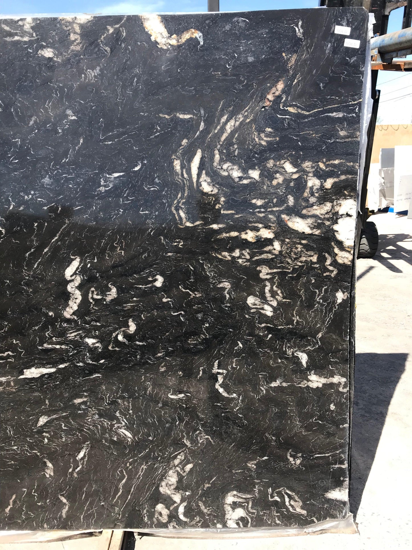 2cm, black, bronze, brown, Crystals, Full Slab, Glossy, Granite, granite-slabs, Rare Find Granite Full Slab